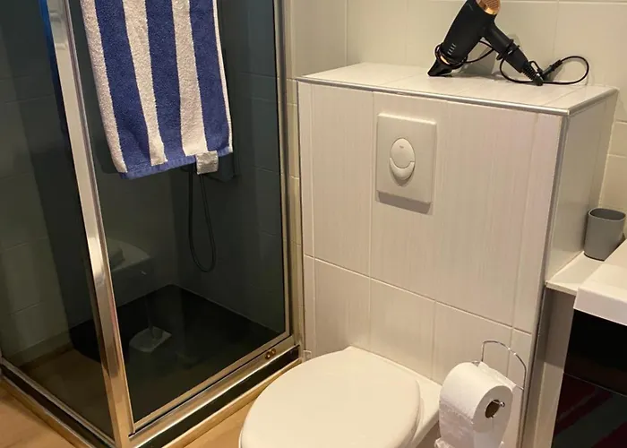 Meuble Totalement Climatise Au Calme Avec Cuisine Et Lave Linge Integres Apartament